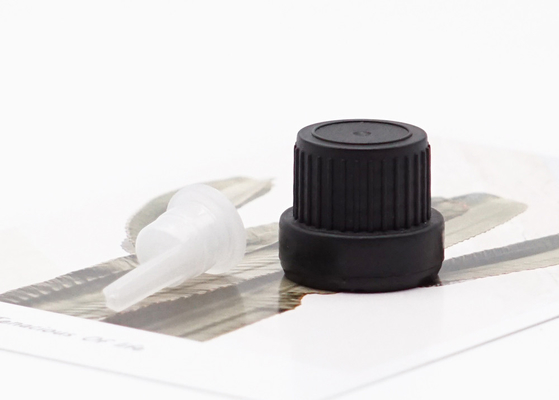 Plastic Zwarte Stamper Duidelijk GLB met Duidelijk Tussenvoegsel 18mm Schroef voor Glasflessen